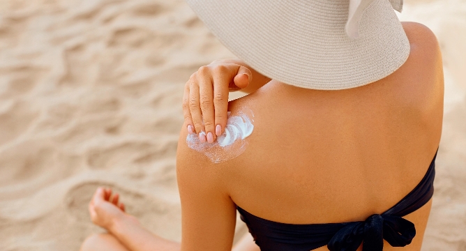 Picture of model applying sunscreen